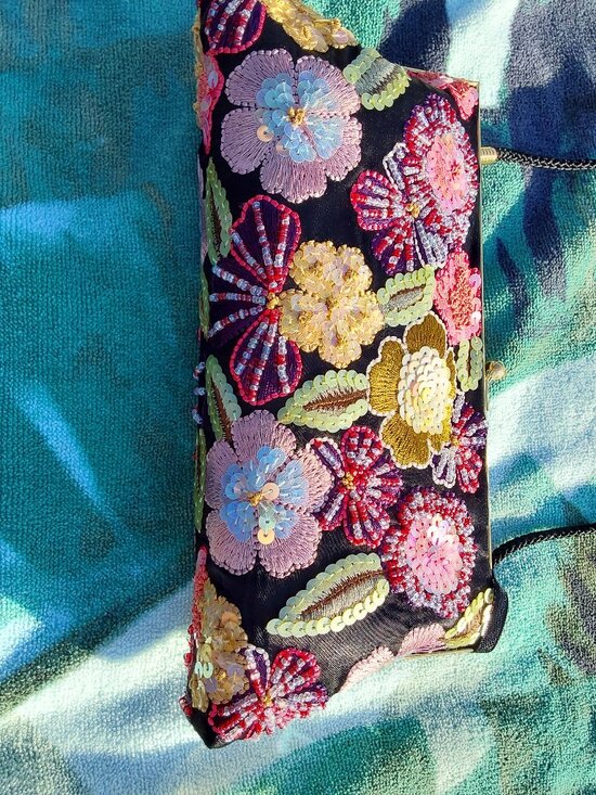 Valerie Stevens Handbags - Vintage Valerie Stevens Evening Bag Black with Beautiful sequin flowers GORGEOUS